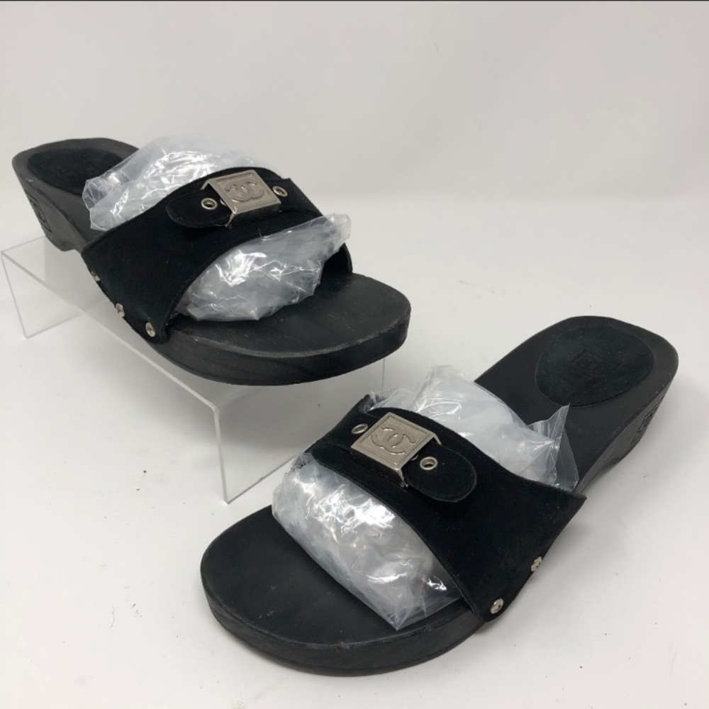 $150 AUTH CHANEL Clog sandals